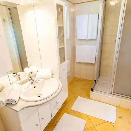 Kaernten Dr. Baumgartner 法克湖